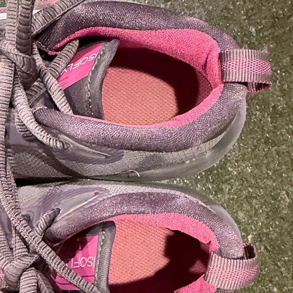 Nike Kids' Grade School IsoFly Basketball Shoes - in Raisin - Picture 9 of 9